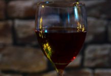 Хмельная парочка - вино и виноград
