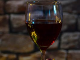 Хмельная парочка - вино и виноград