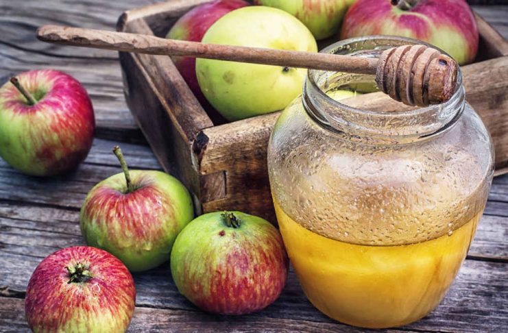 Яблоки и мёд - символ августа